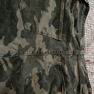 Target High Rise Skinny Crop Camouflage (size 10/30)